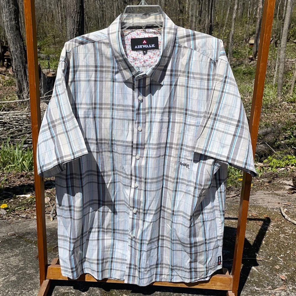 Airwalk Men Button Down Short Sleeve Shirt